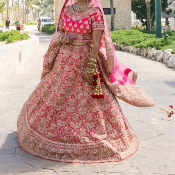 Preowned wedding lehenga - Picture 1 of 3